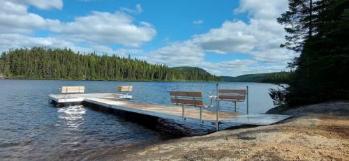 BANC AVEC SUPPORT À BRAS