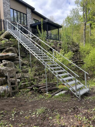 ESCALIER EN ALUMINIUM SUR MESURE