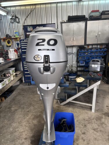 HONDA 20 HP USAGÉ AU VOLANT